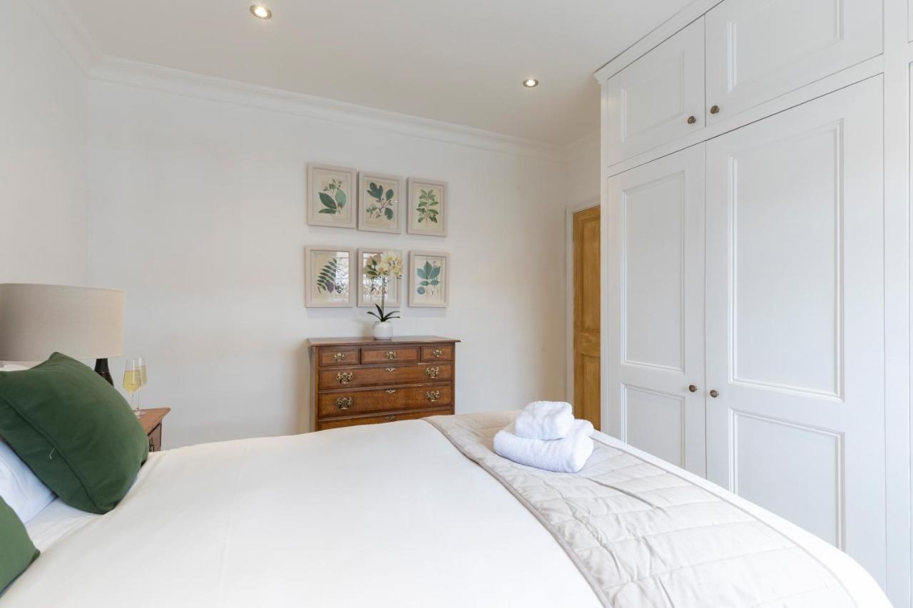 Beautiful 4 Bedroom Home Τσέλτενχαμ Εξωτερικό φωτογραφία