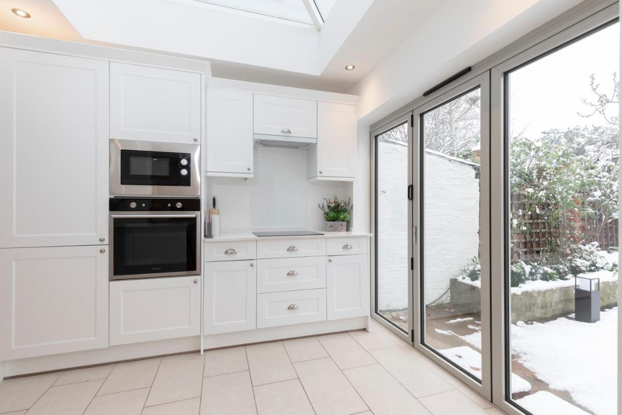 Beautiful 4 Bedroom Home Τσέλτενχαμ Εξωτερικό φωτογραφία